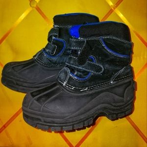 Kid's size 1 Tamarack Snow Boots
